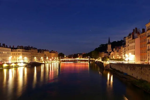 Admirer Lyon depuis la Saône et le Rhône