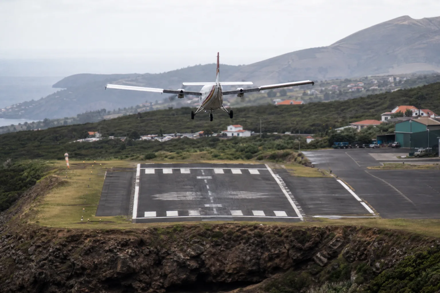 Les aéroports les plus insolites : Attention à l’atterrissage!