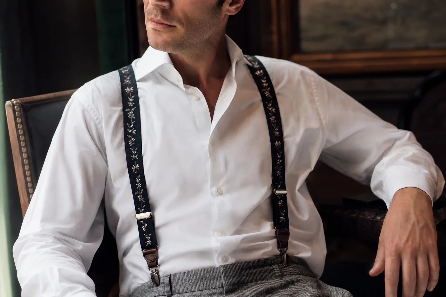 Bretelles avec détails brodés : Bretelles avec détails brodés : l’artisanat au service de l’élégance masculine