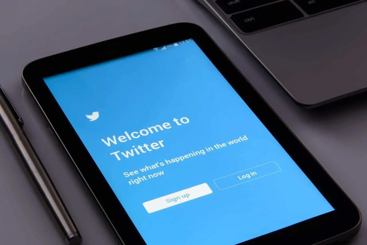 Désinformation sur le vaccin anti-coronavirus : Twitter menace de bannir