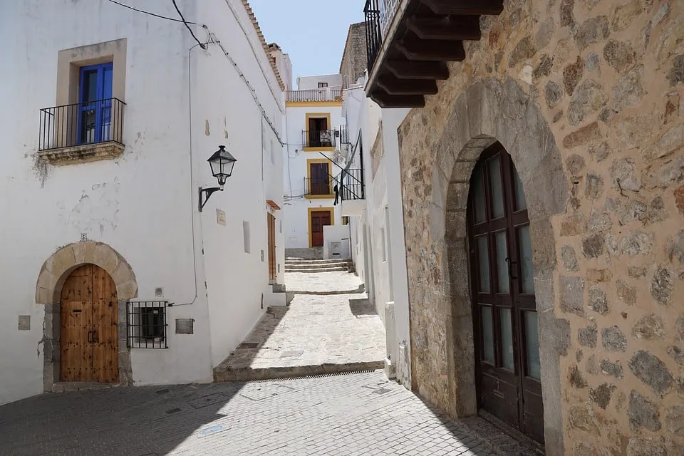Ibiza, ce n est pas que la fête …et nous allons vous le prouver