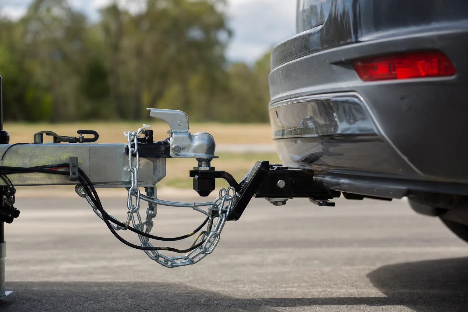 Standards et dimensions des attelages voiture : normes à respecter