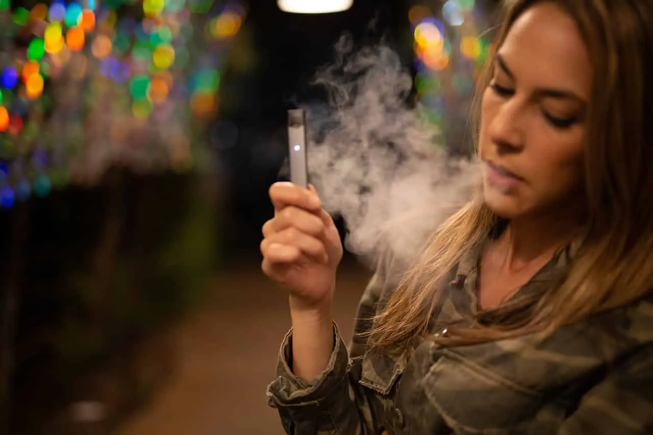 pourquoi ma vape pique la gorge