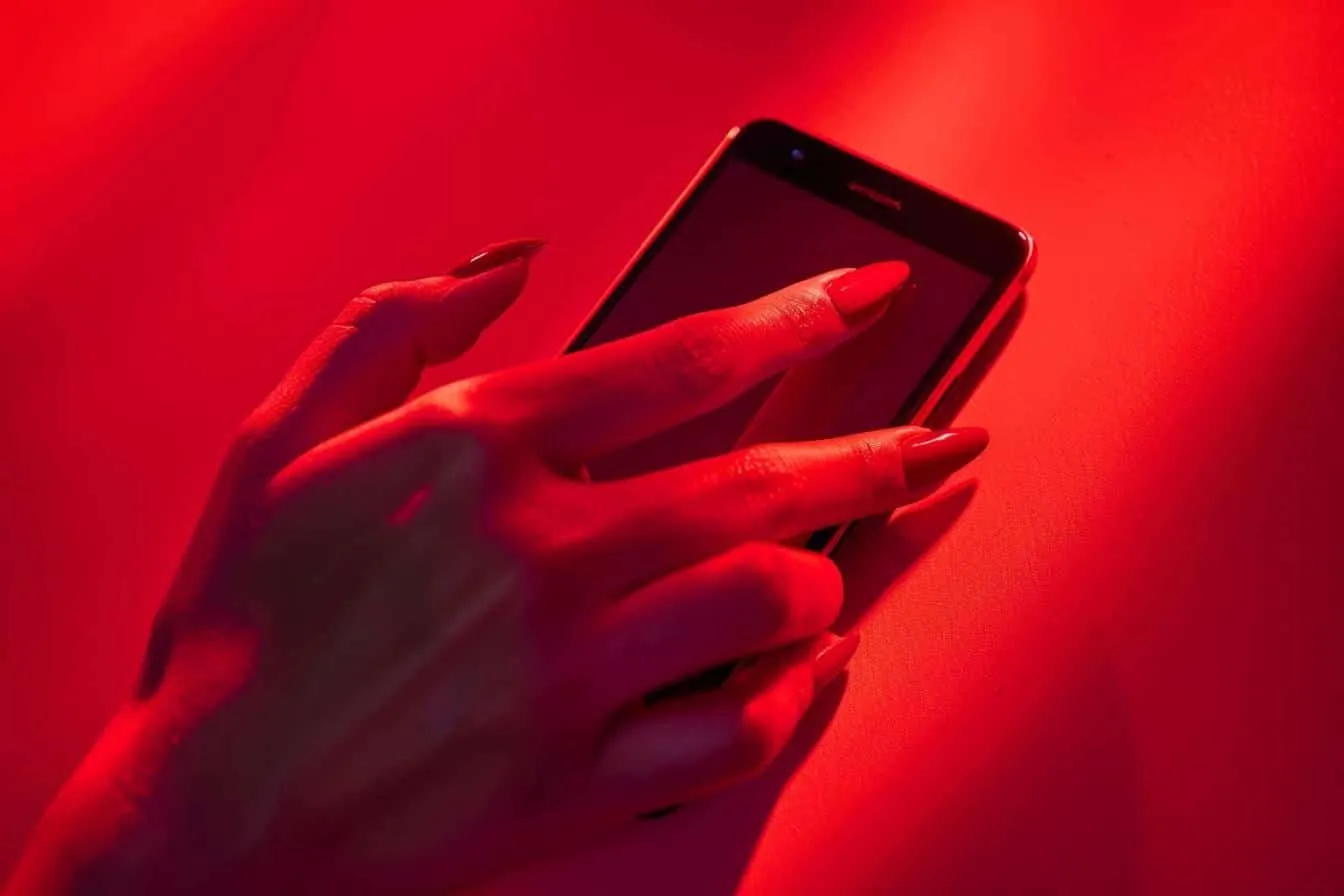 quelles sont les préoccupations morales autour du téléphone rose ?